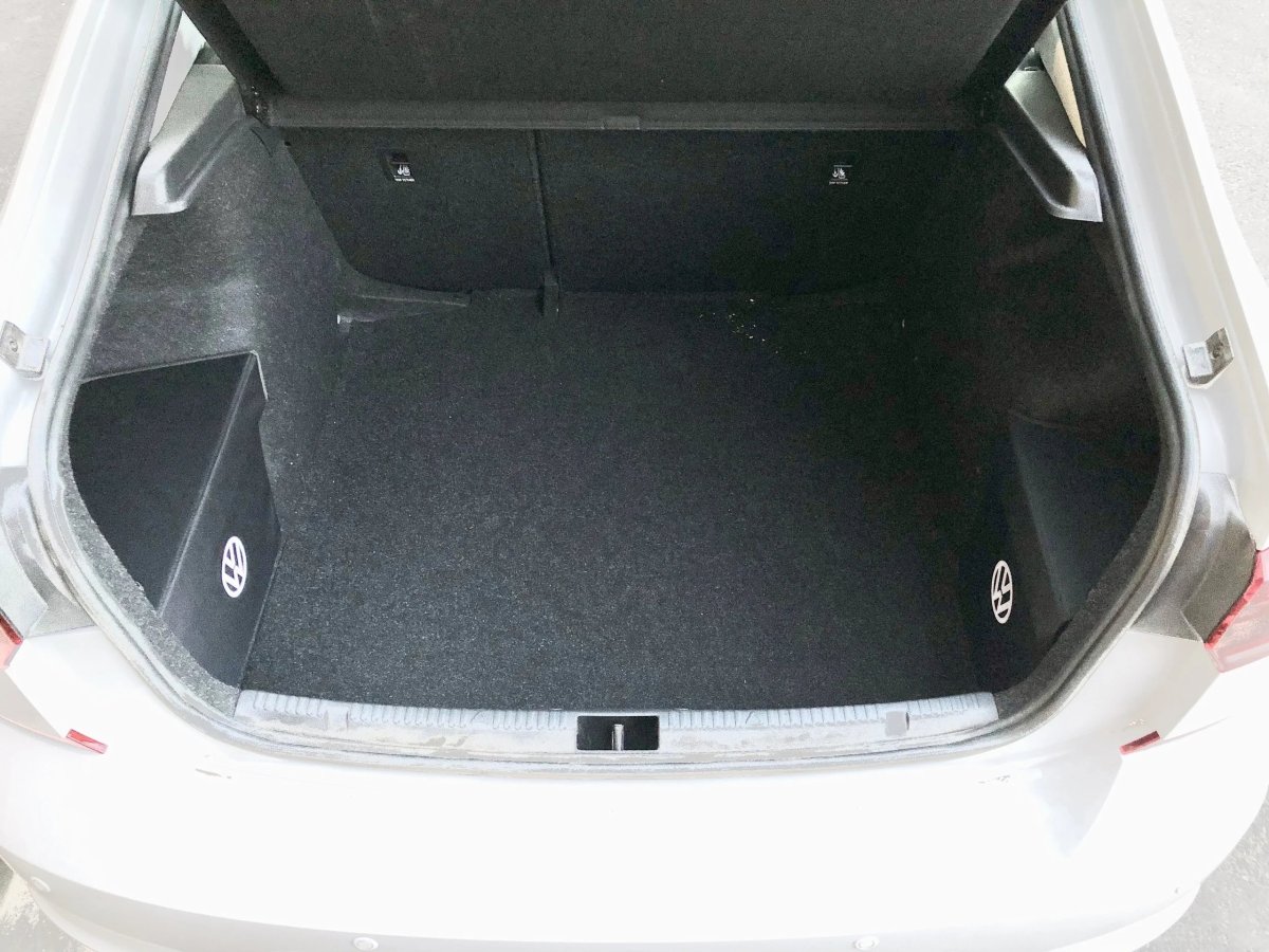 VW Polo Liftback багажник