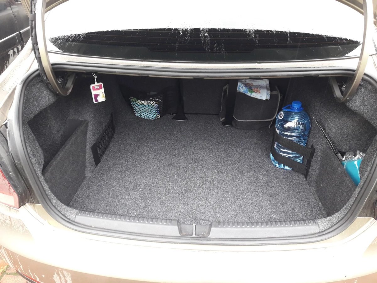 Поло 2017 года багажник