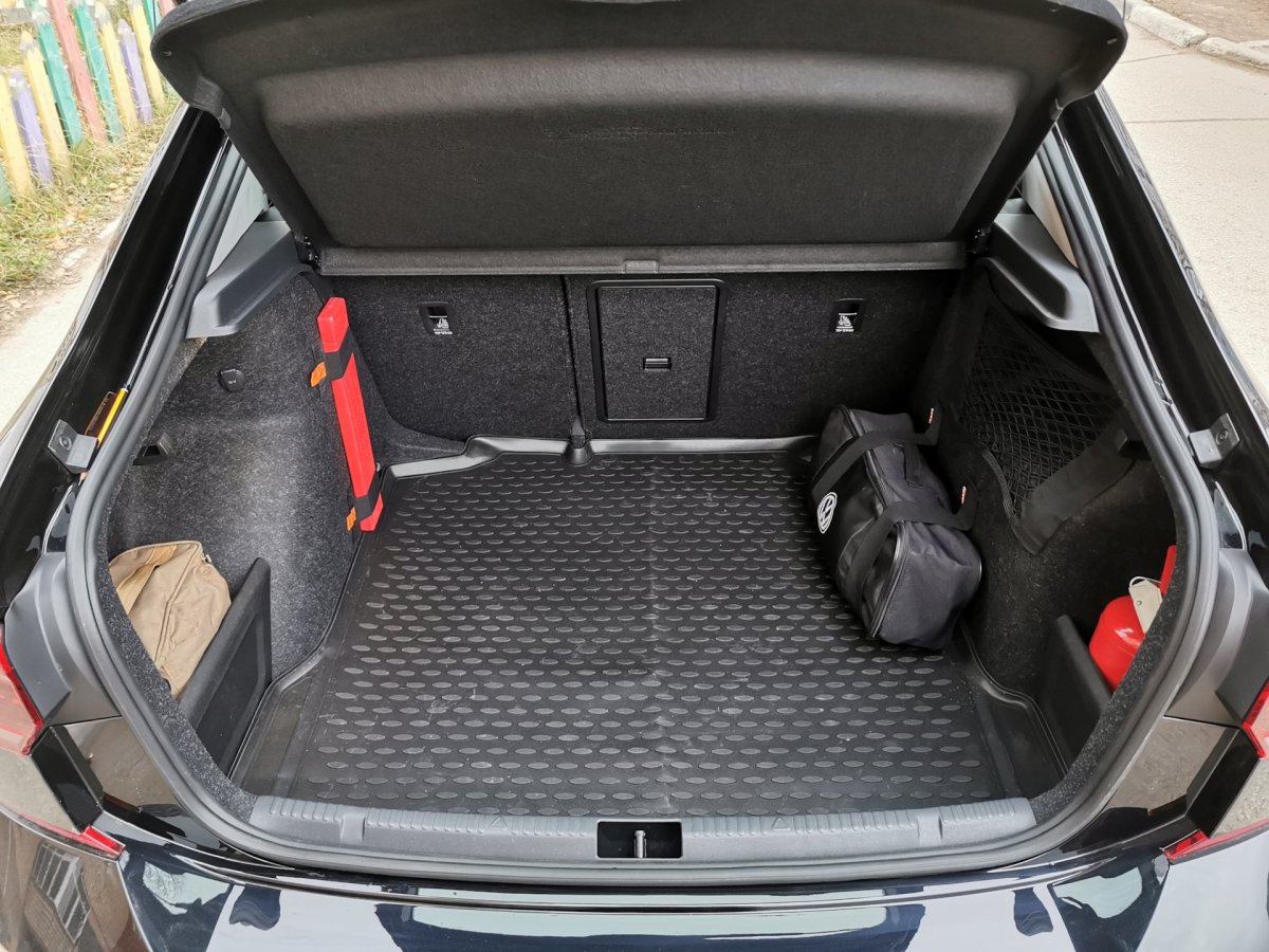 Накладка на багажник Фольксваген поло лифтбек