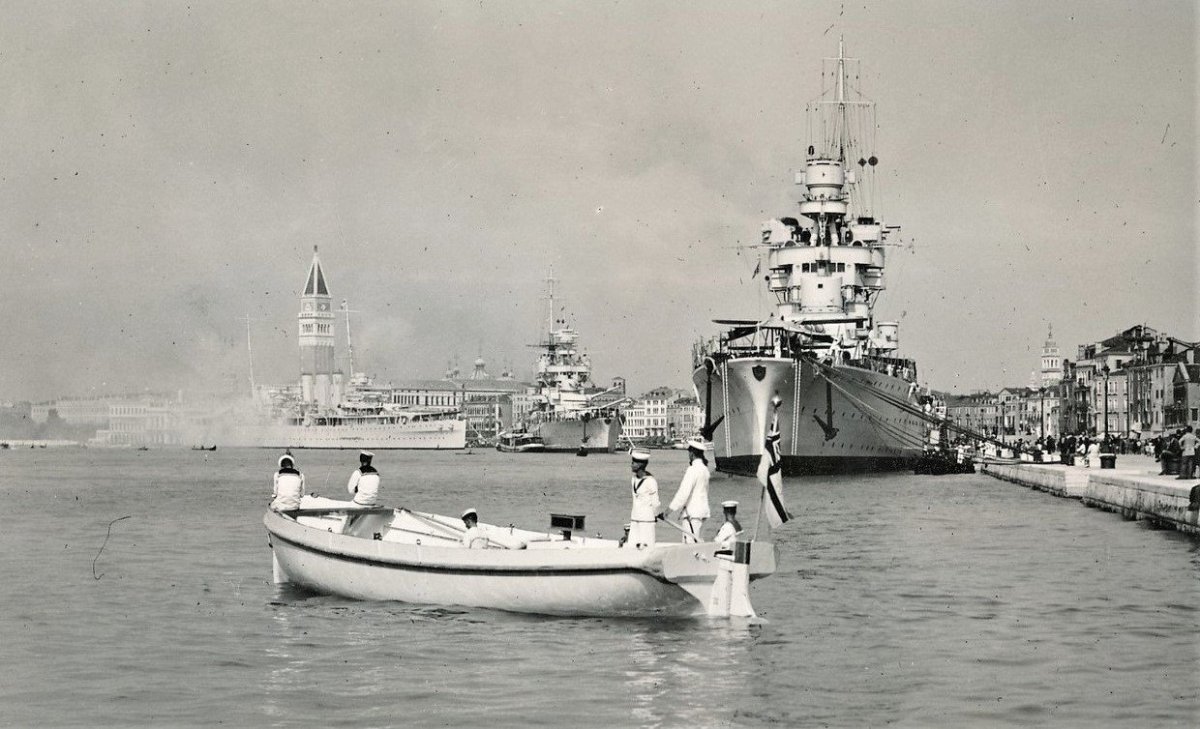 Итальянский крейсер Таранто