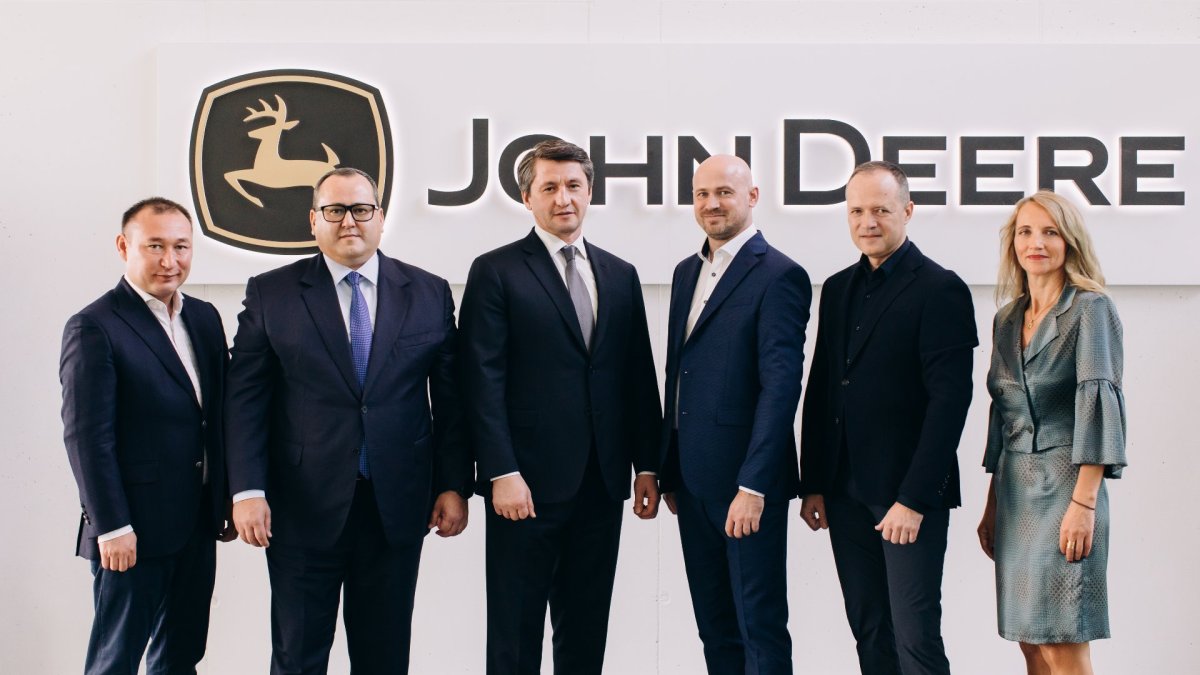 UZAUTO подписание соглашения John Deere