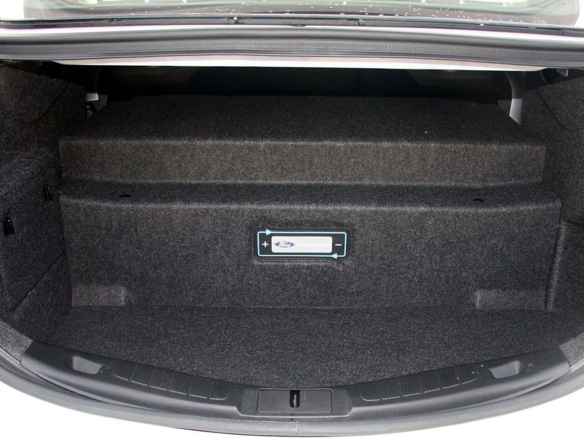 Багажник Ford Fusion Energi