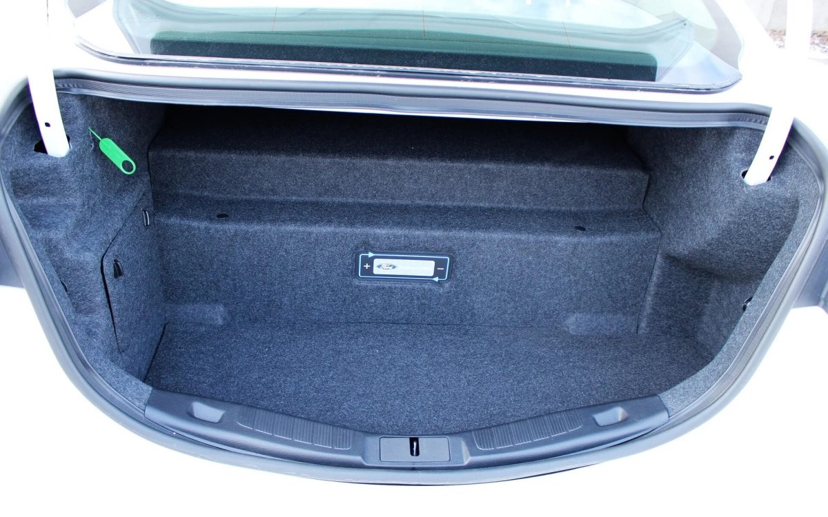 Ford Fusion Plug-in Hybrid багажник