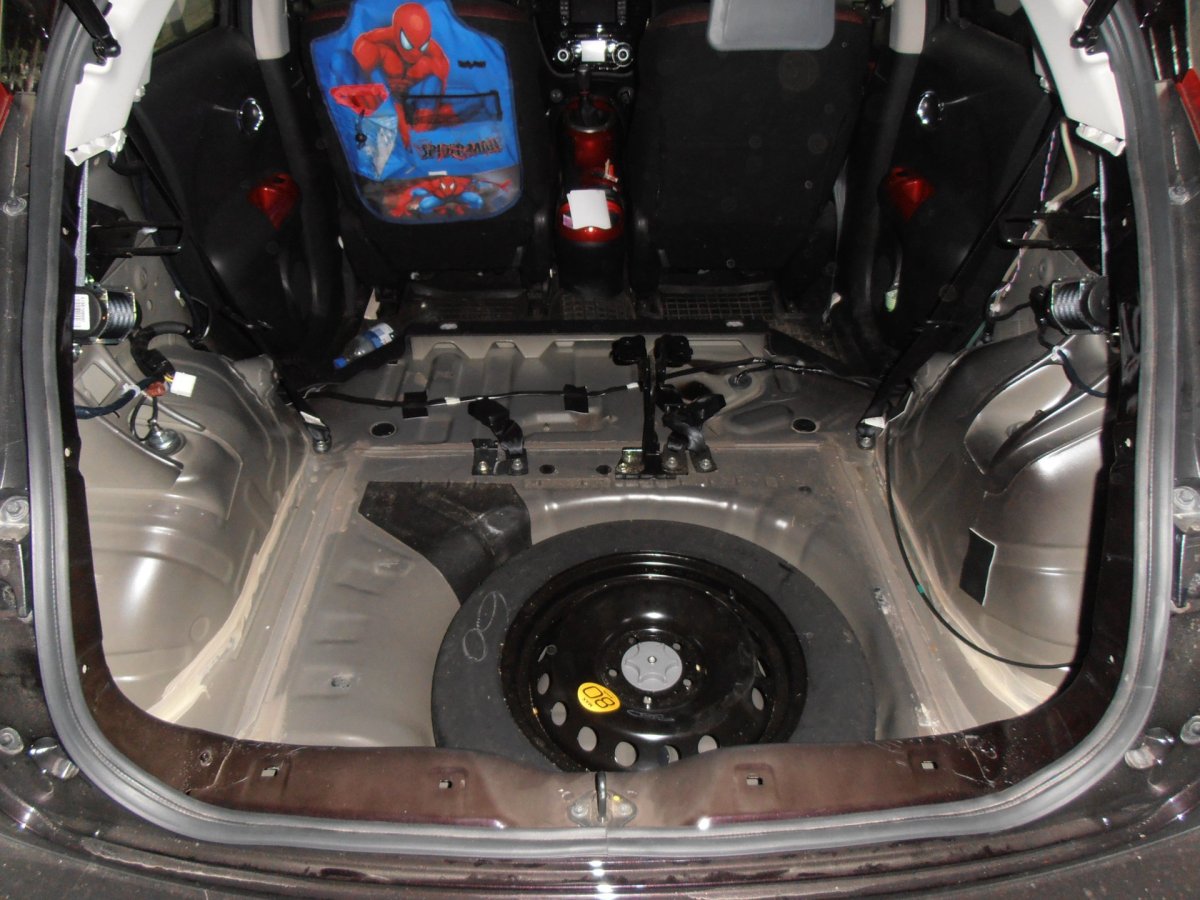 Ниссан Жук 2012 запаска