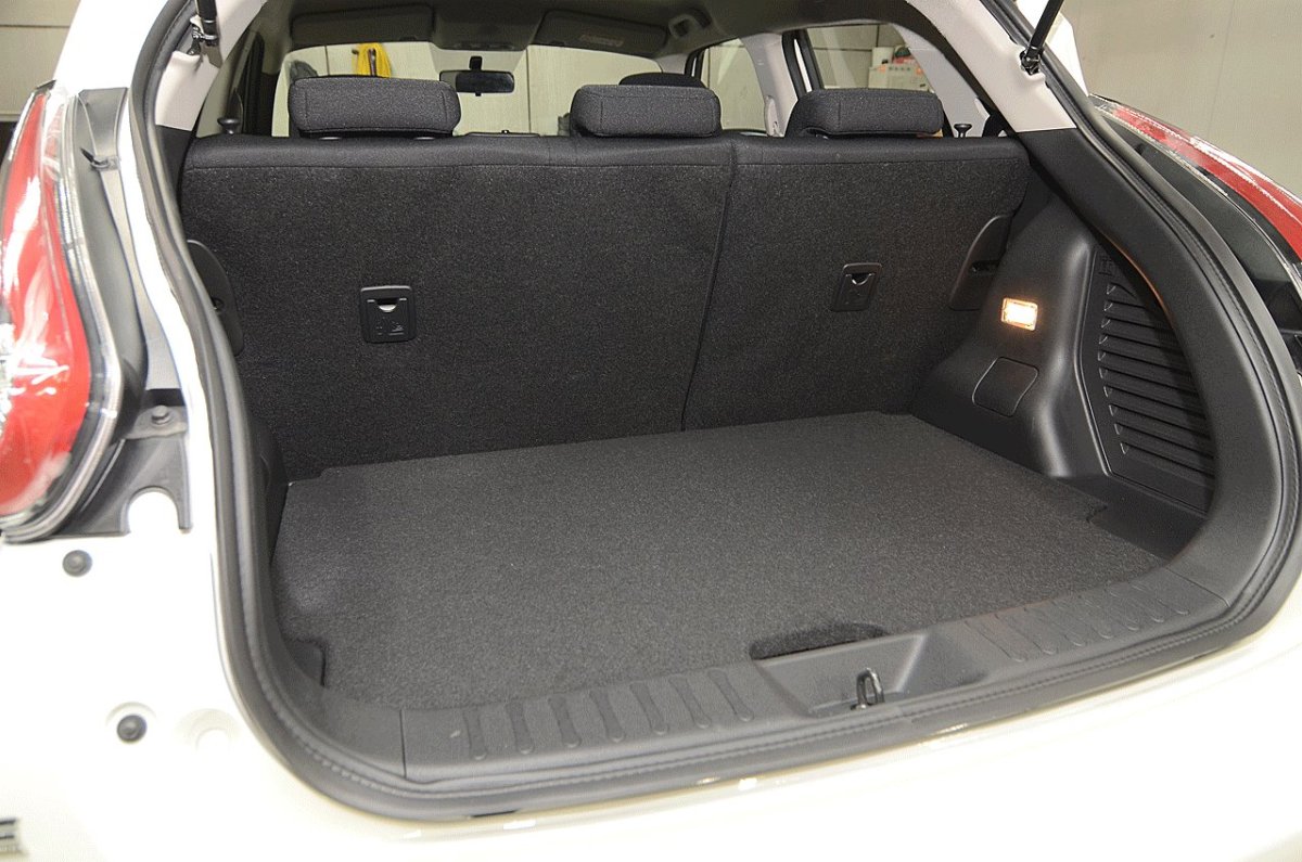 Nissan Juke 2011 багажник