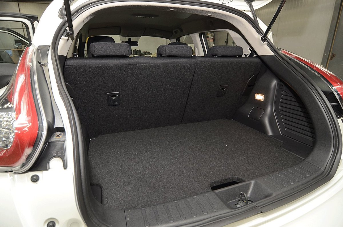 Ниссан Жук 2011 года багажник