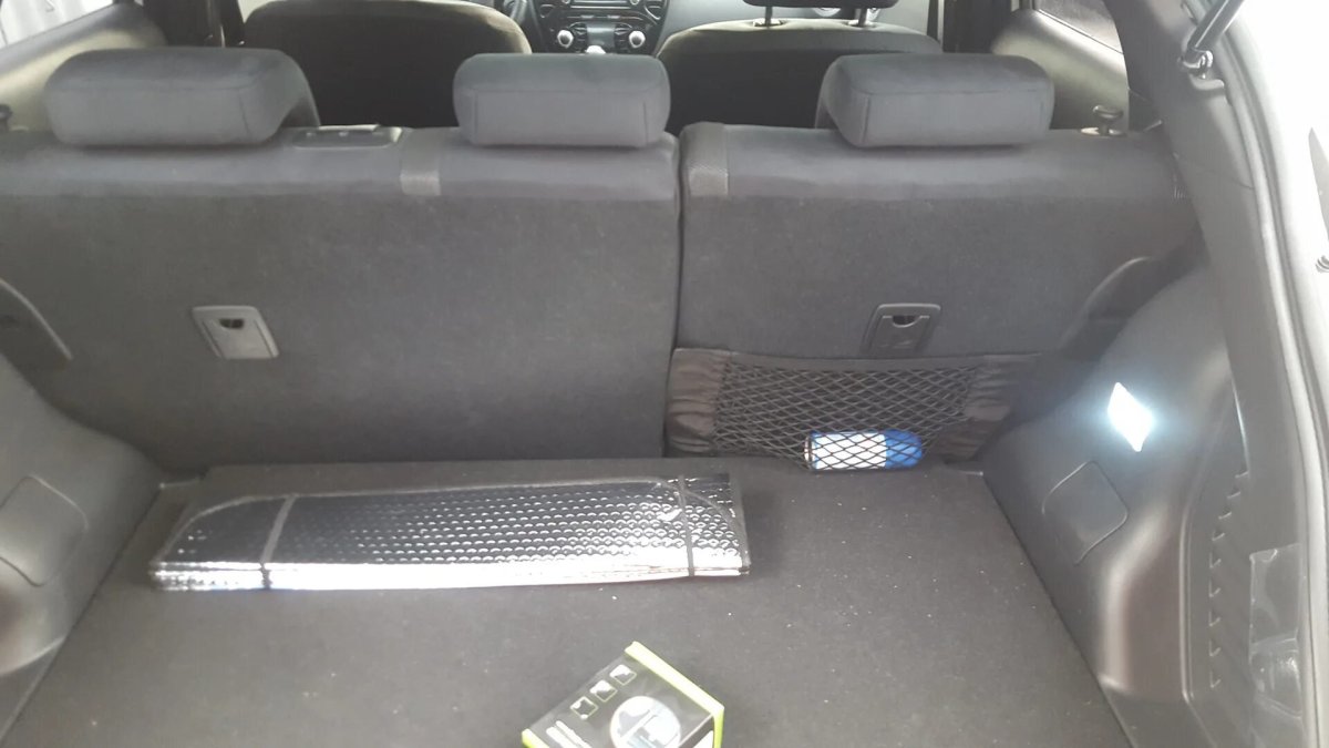 Ниссан Жук ниша в багажнике
