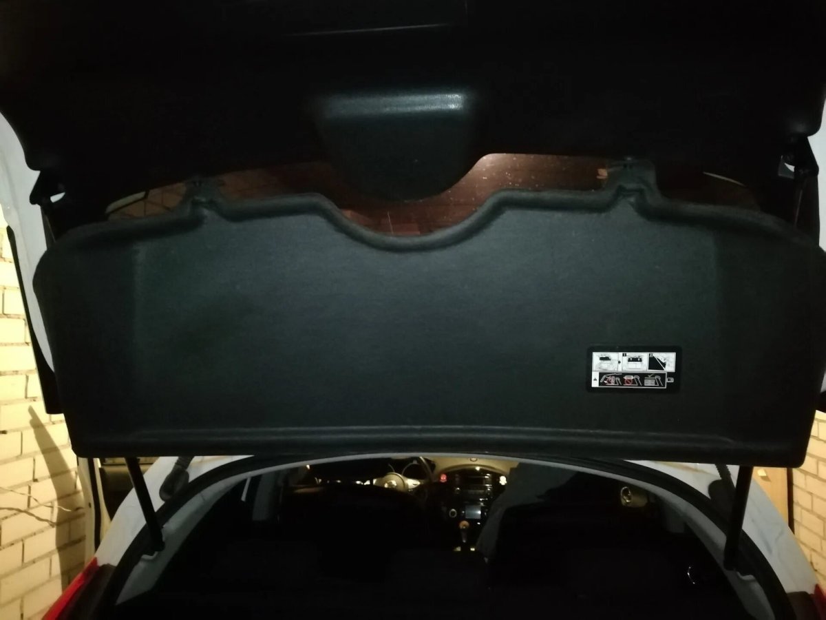 Задняя полка Nissan Juke