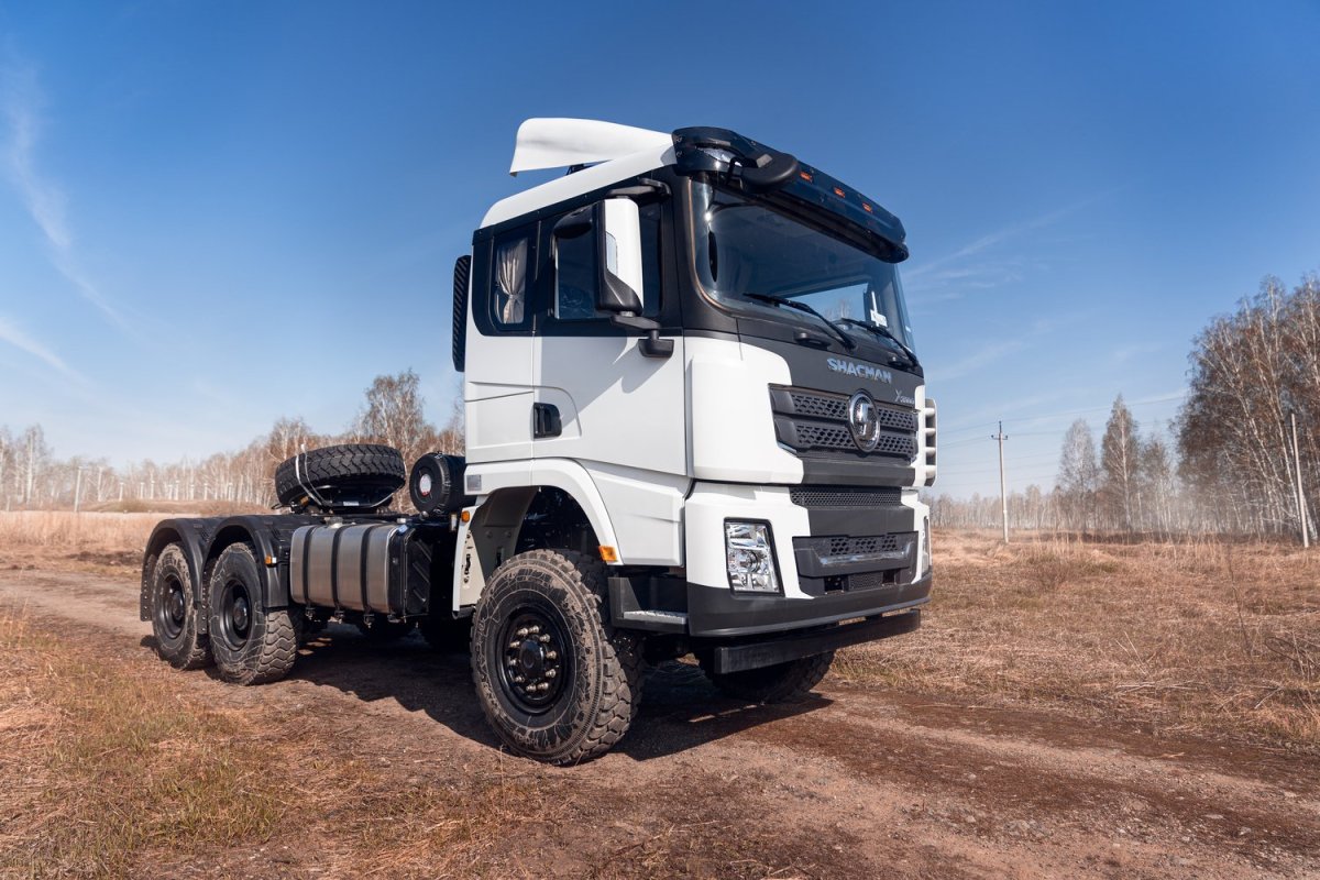 Ивеко Траккер тягач 6х6