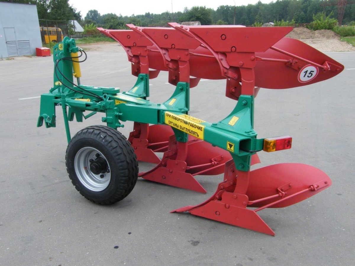 Плуг навесной оборотный ПНО-3-40/55