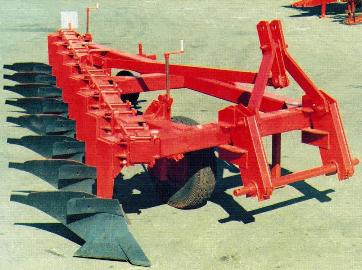 Плуг навесной восьмикорпусной пн-8-40