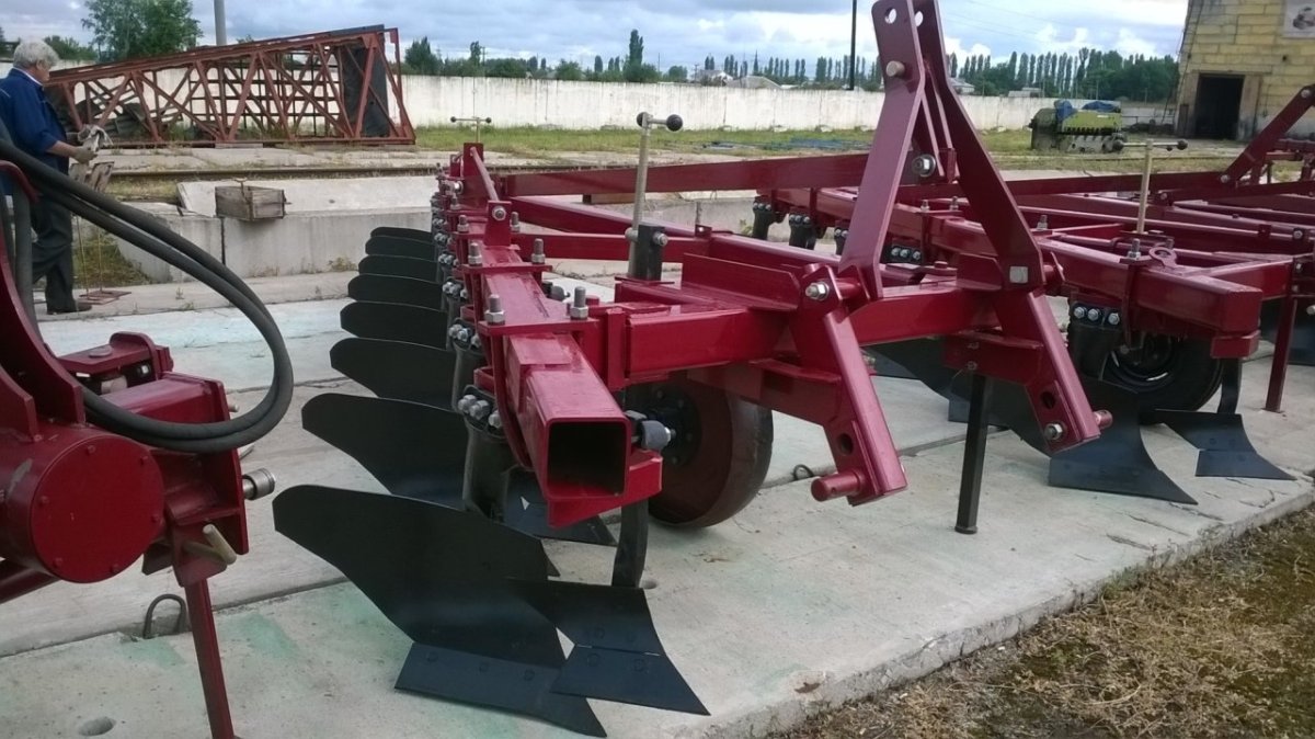 Плуг восьмикорпусный навесной пнл 8-40