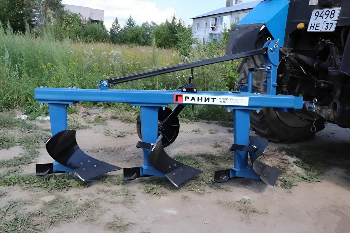 Плуг 3х корпусной