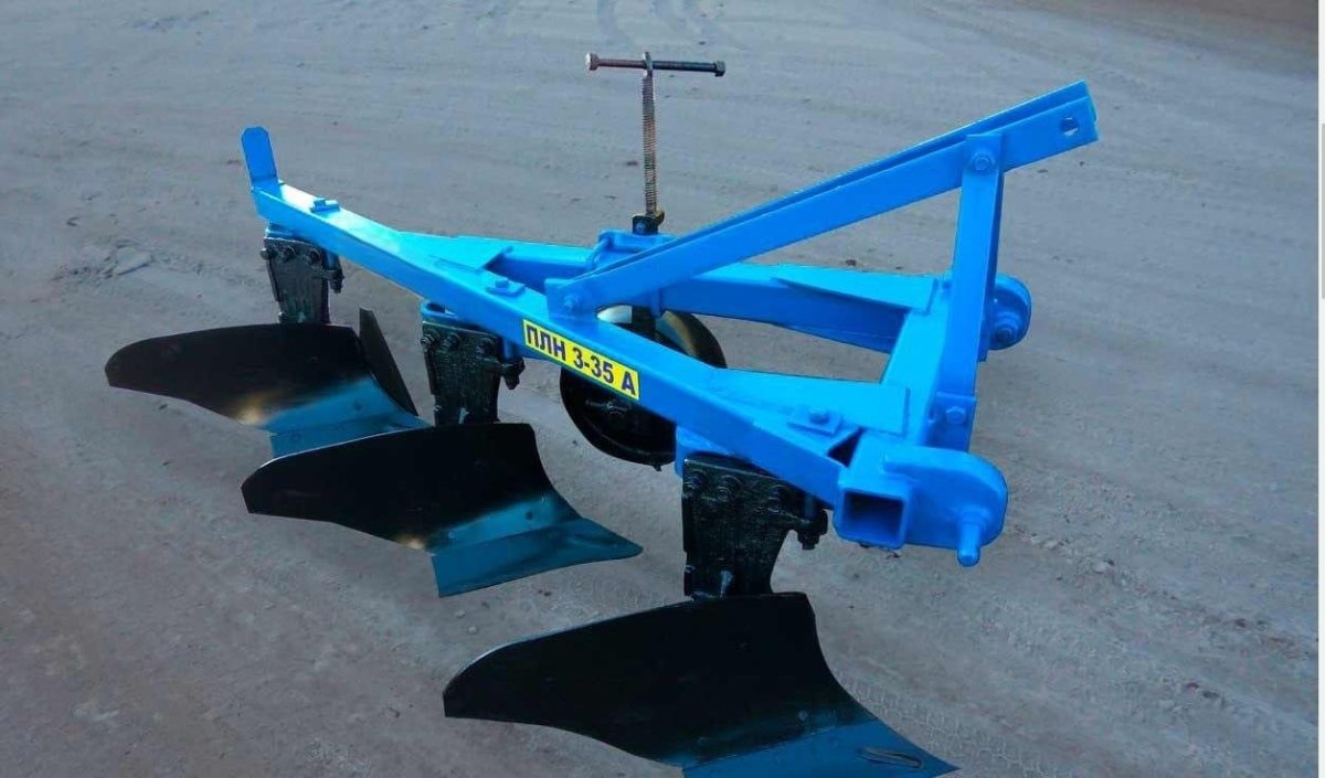 Плуг трехкорпусный навесной ПЛН 3-35
