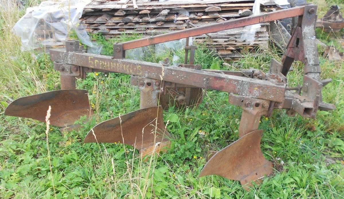 Плуг для трактора МТЗ-82