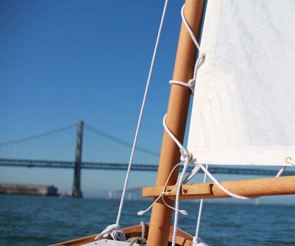 Деревянная мачта для яхты