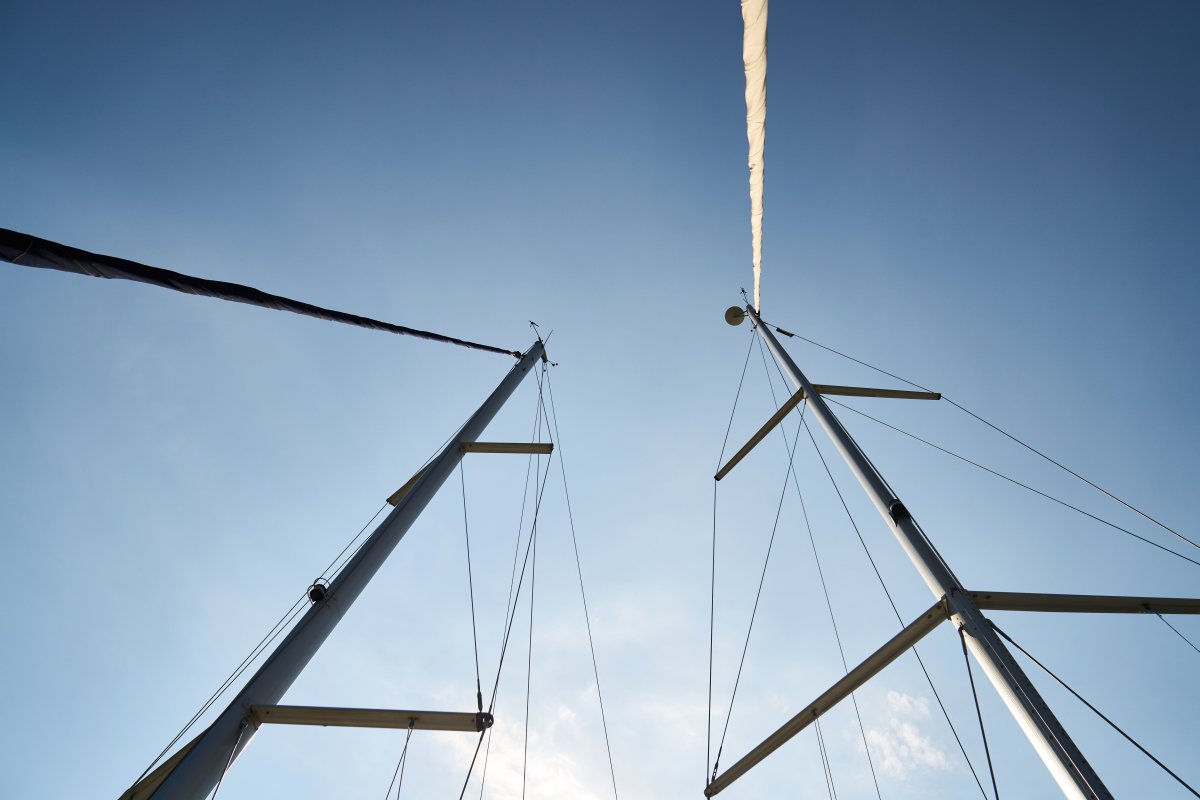 Мачта парусной яхты
