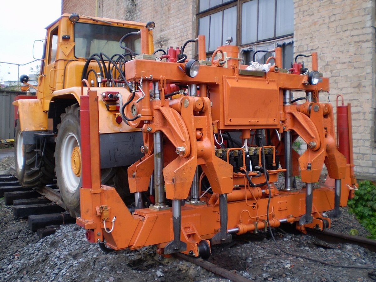 Выправочно-подбивочный комплекс КВП-3800