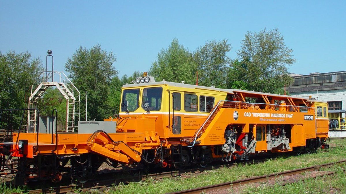 Выправочно-подбивочно-рихтовочная машина ВПРС-03