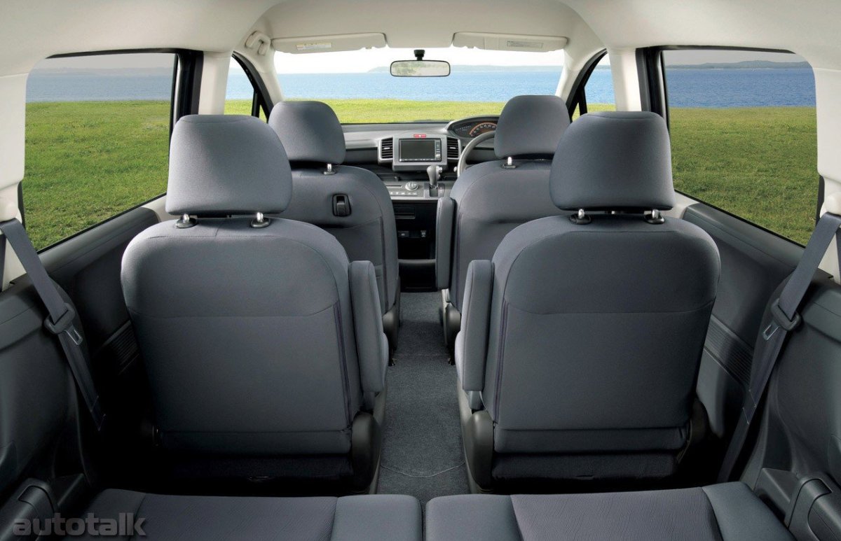 Хонда Фрид 2009 салон