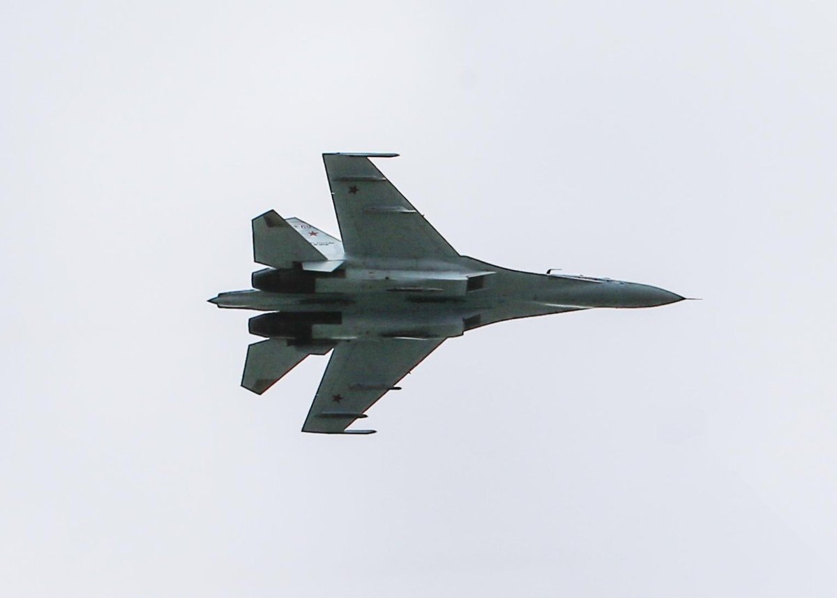 Су-27 перехватил самолет-разведчик