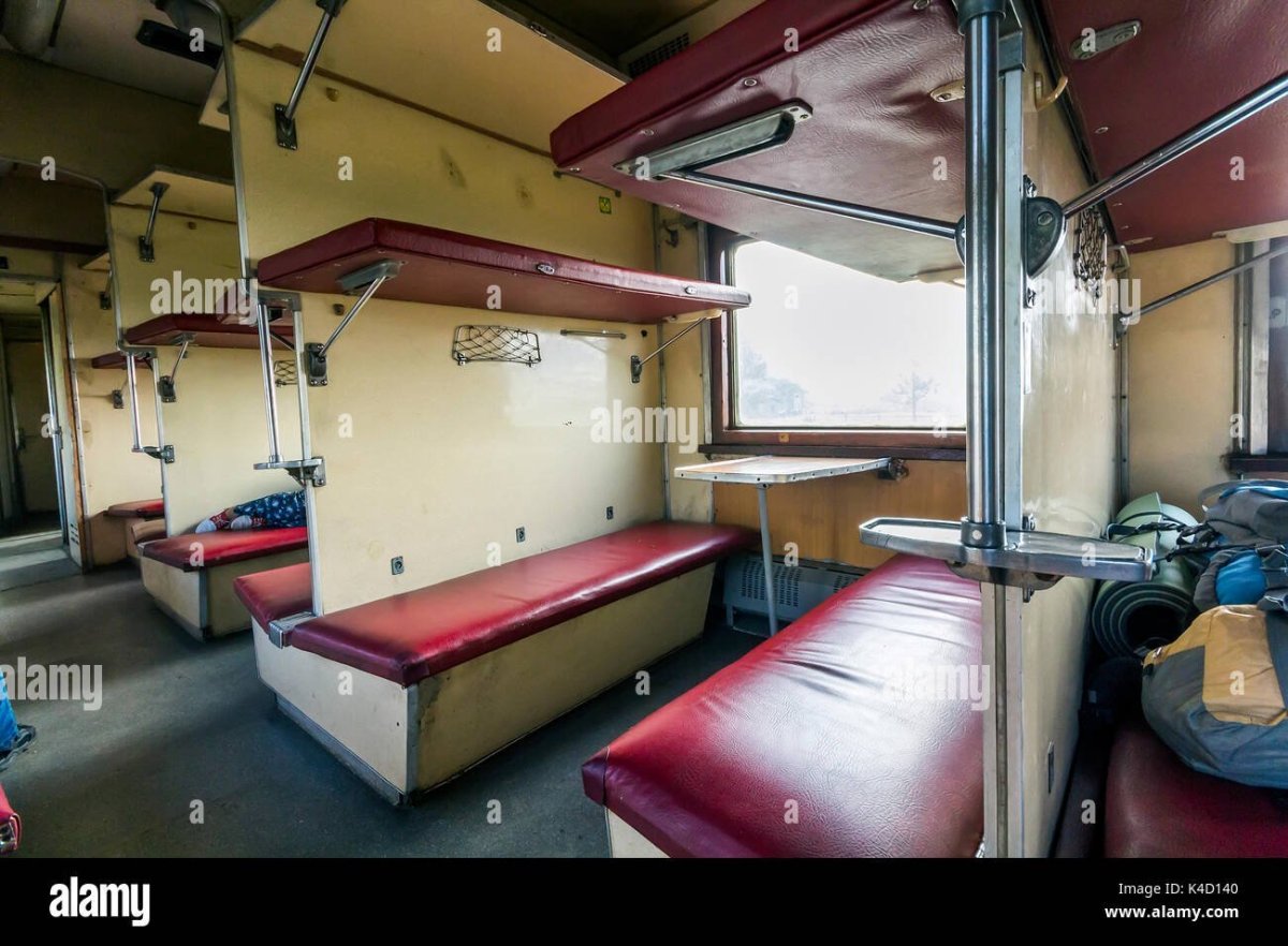 Вагон в поезде с кроватью