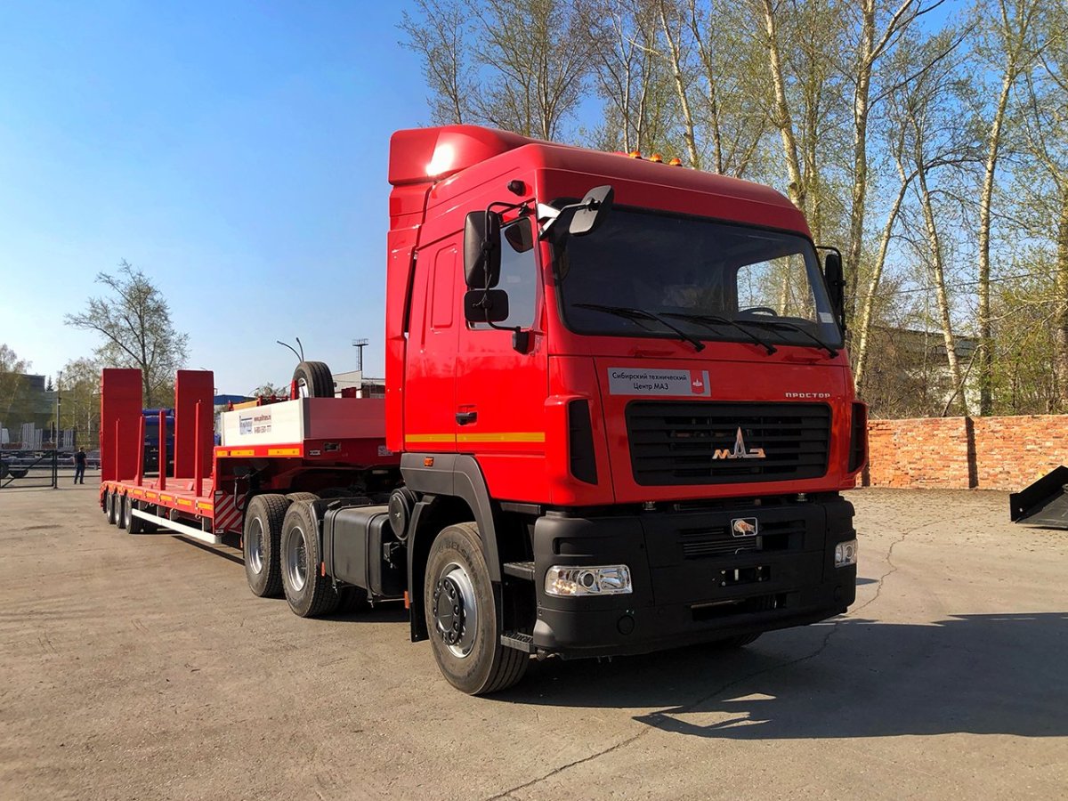 Красный МАЗ Тонар