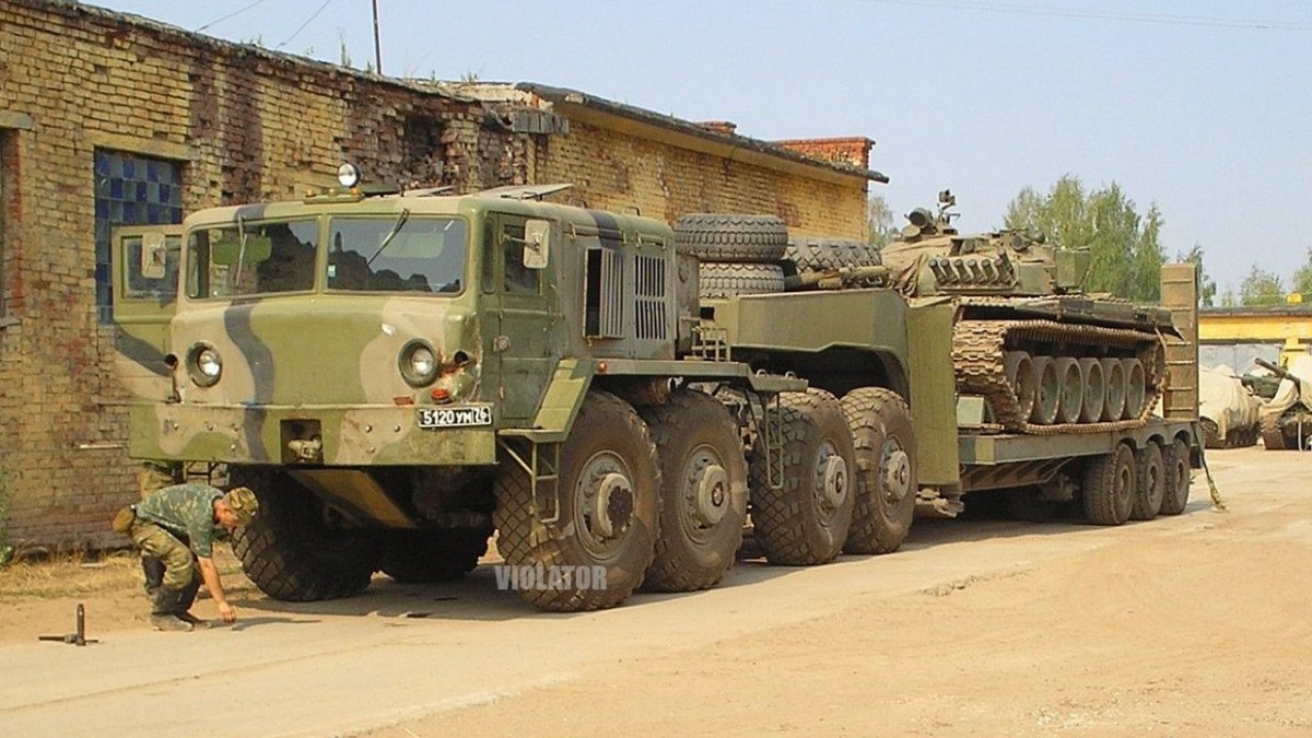 Тягач МАЗ 537 ураган