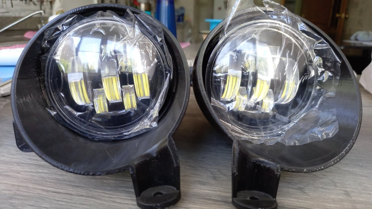 Светодиодные ПТФ на грузовик МАЗ 65012