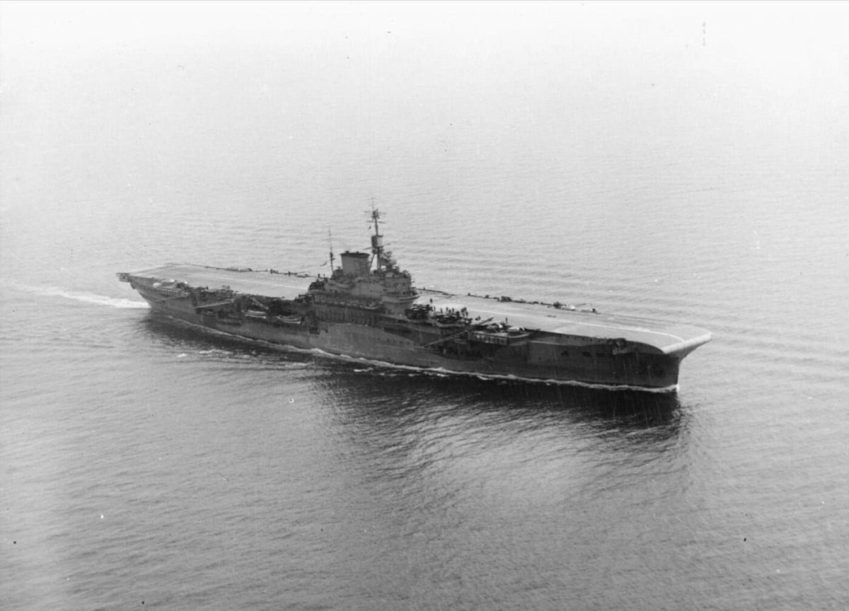 Формидебл авианосец