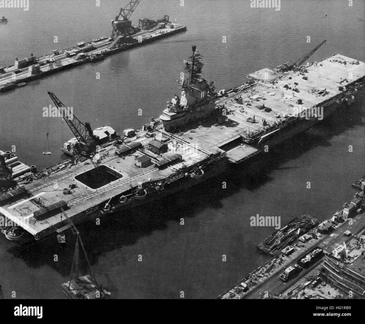 Авианосец Амаги