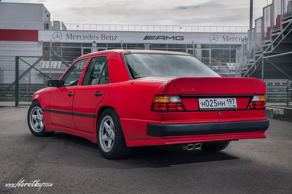 Мерседес 124 красный АМГ