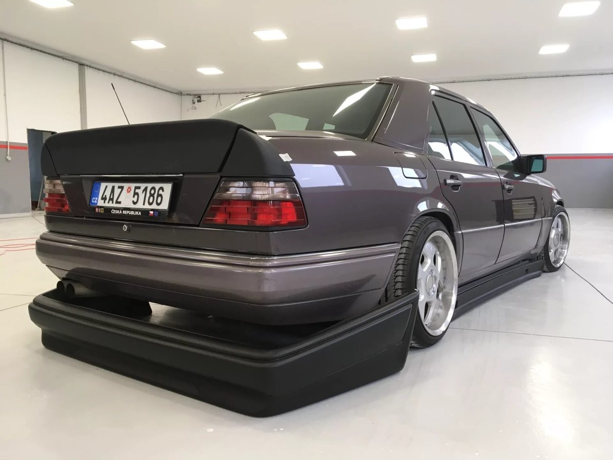 Спорт обвес на w124