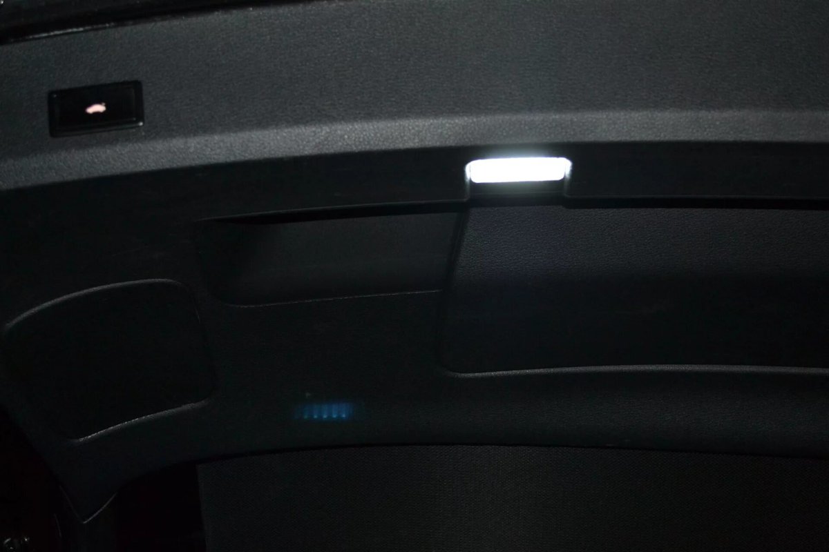 Audi q7 подсветка ног