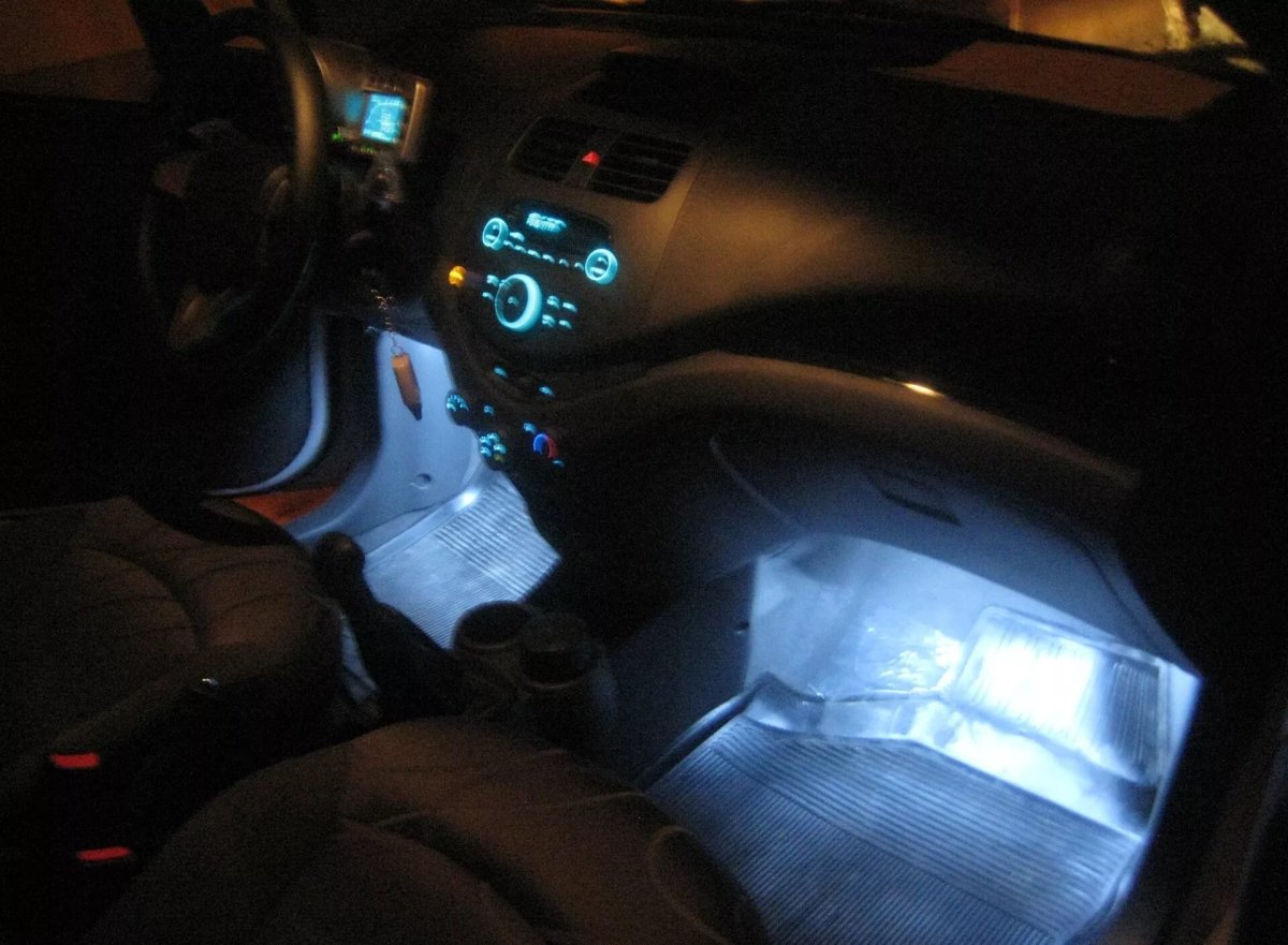 Подсветка стеклоподъемников Spark m300