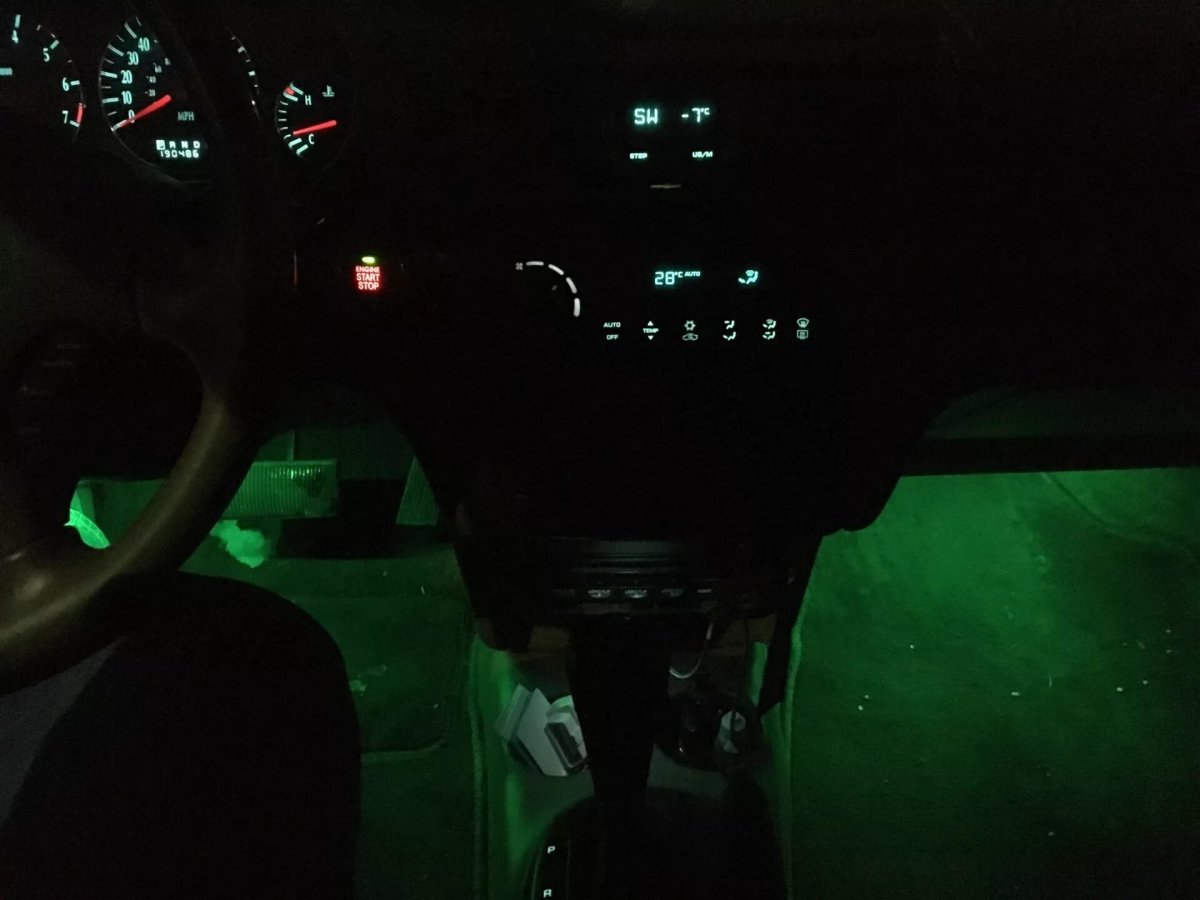 Волга Сайбер салон ночью