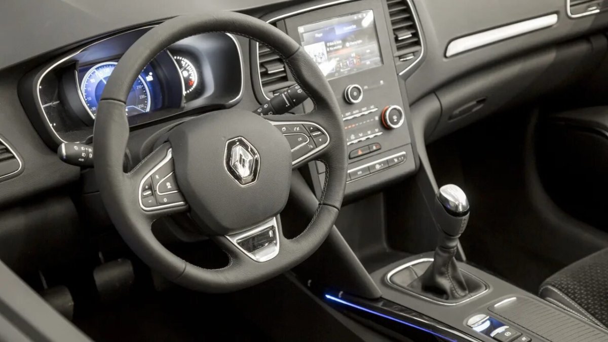 Рено Меган 4 хэтчбек салон