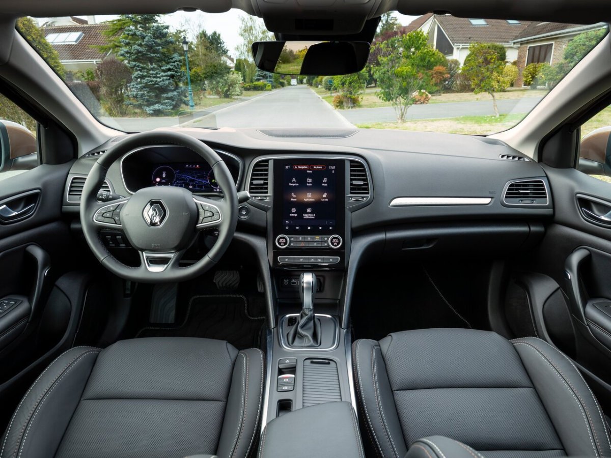 Рено Меган 4 седан салон