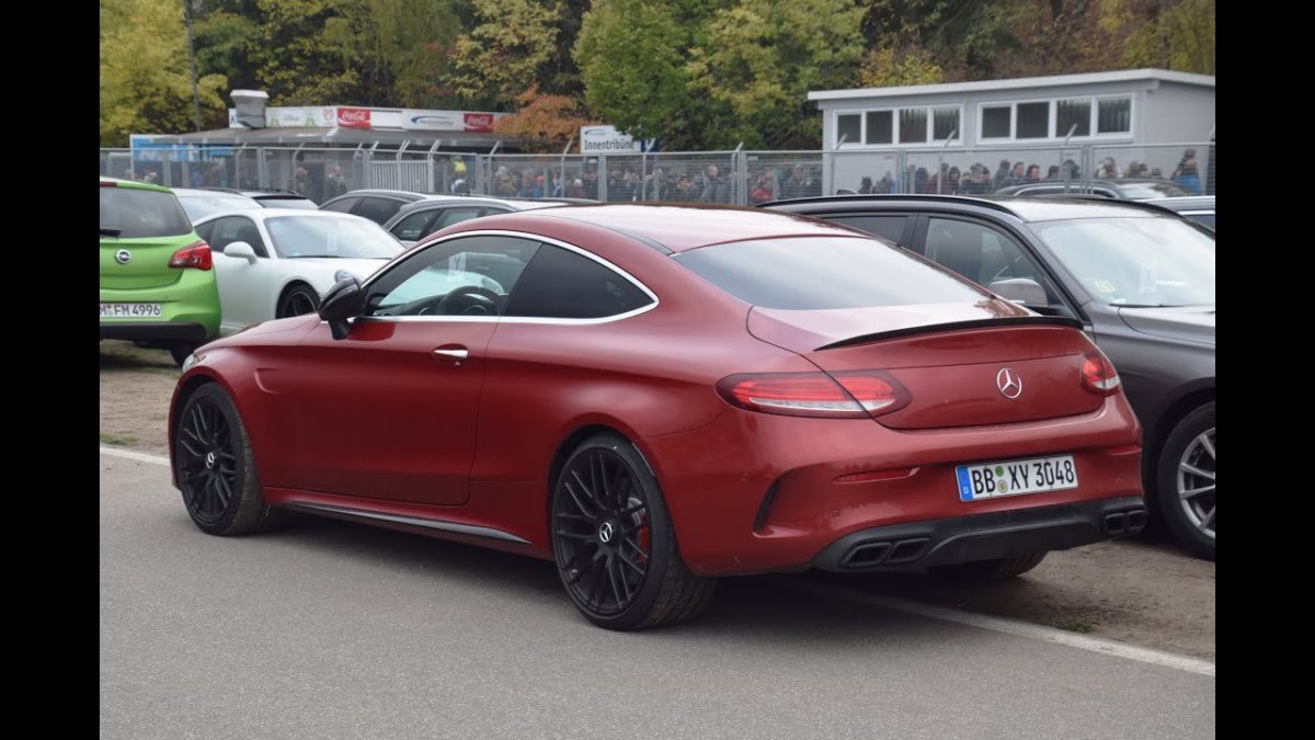 Mercedes AMG s63 Coupe красная