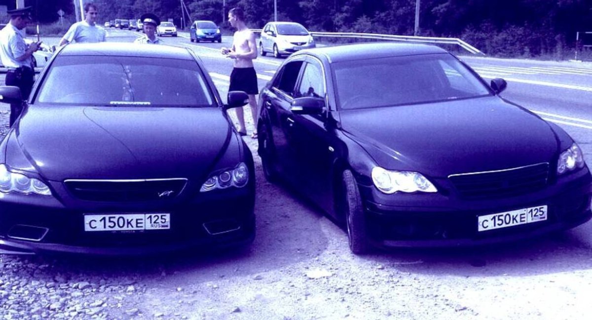 Машины двойники с одинаковыми номерами