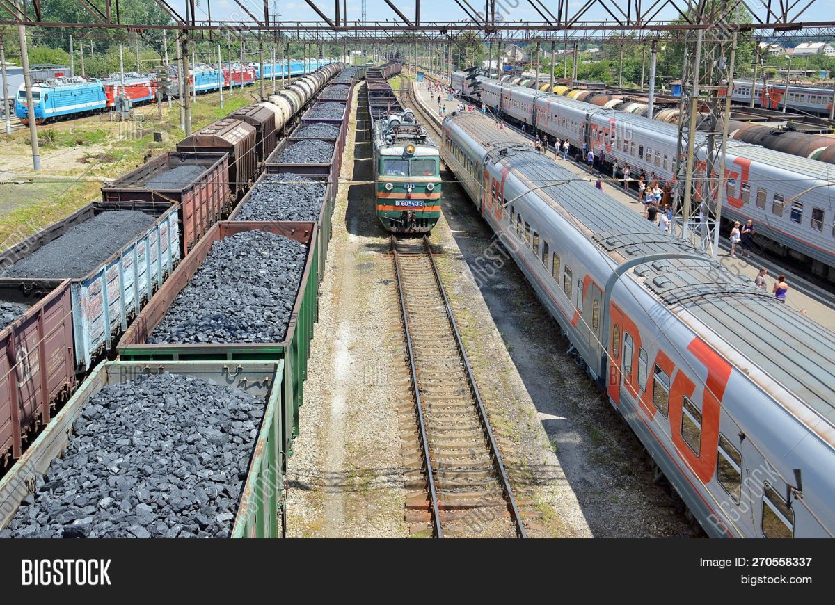 Поезда пассажирские и грузовые