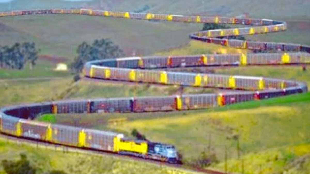 Самый длинный поезд в мире 682 вагона