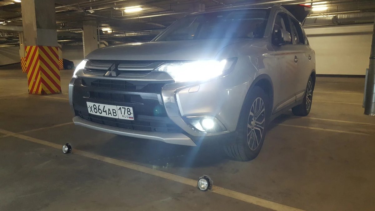 Би лед Mitsubishi Outlander 3