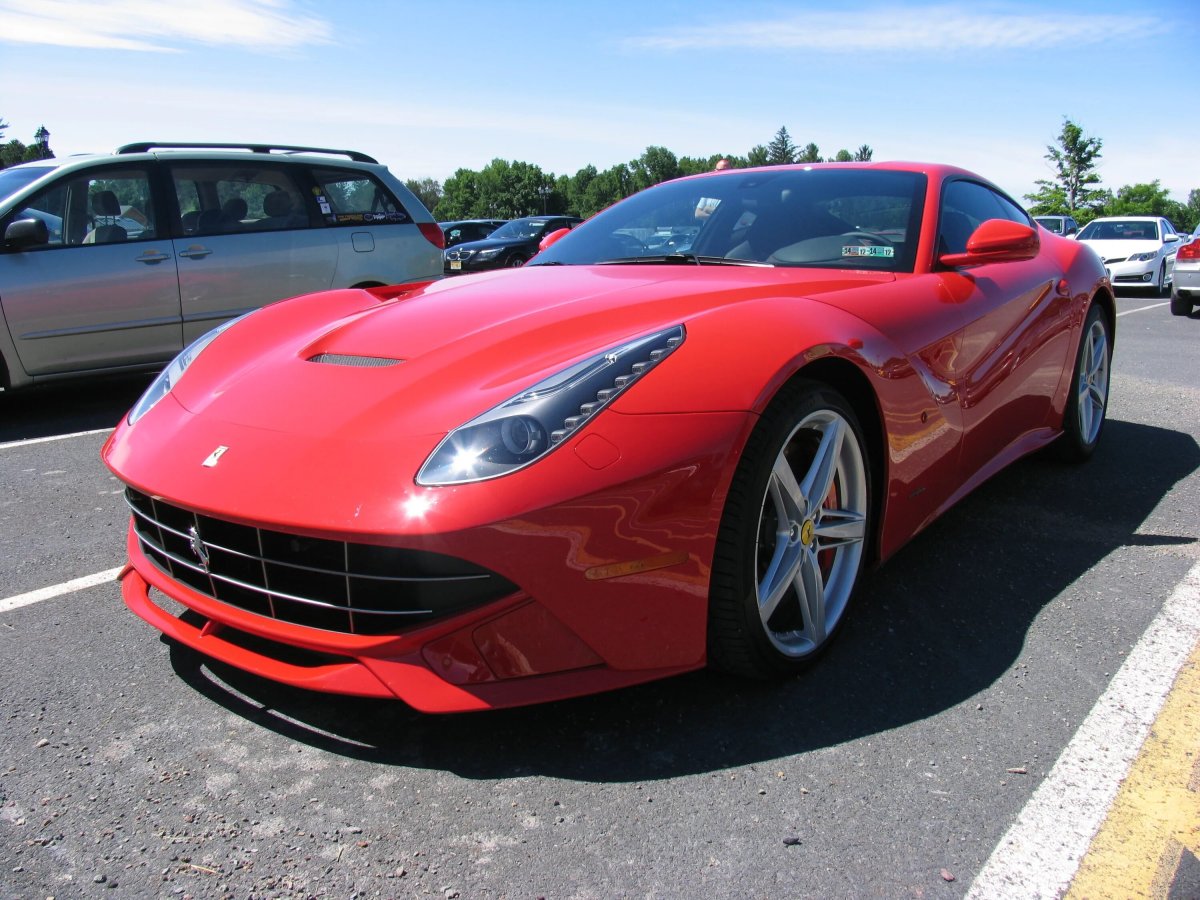 Феррари 812 Superfast