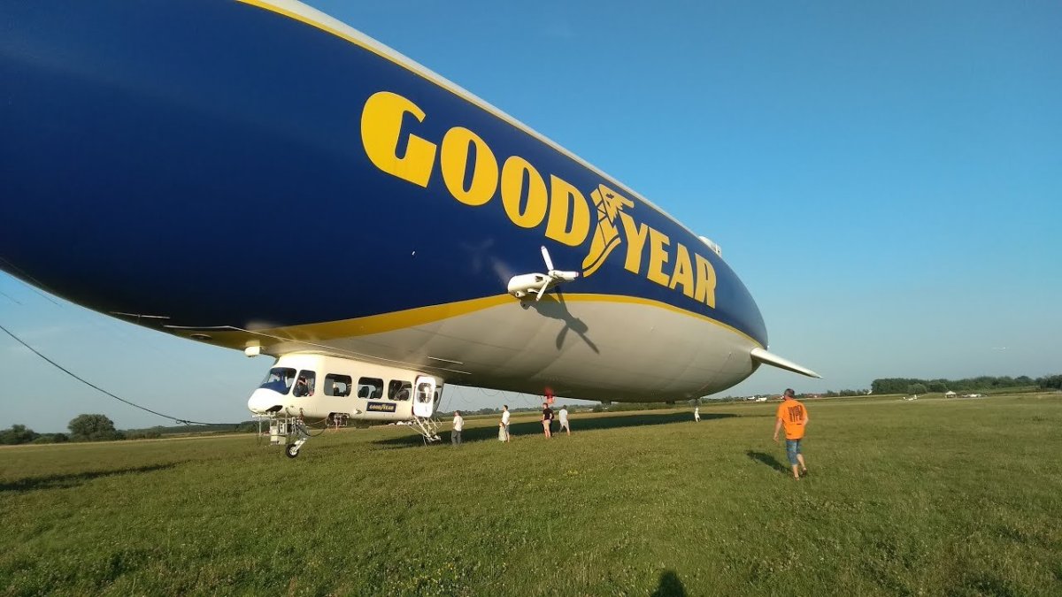 Дирижабль от компании «Goodyear».