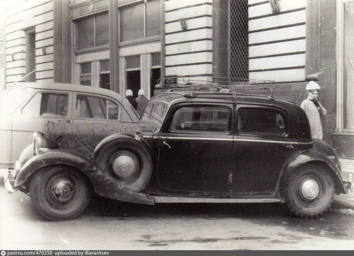 Mercedes-Benz 230 w143