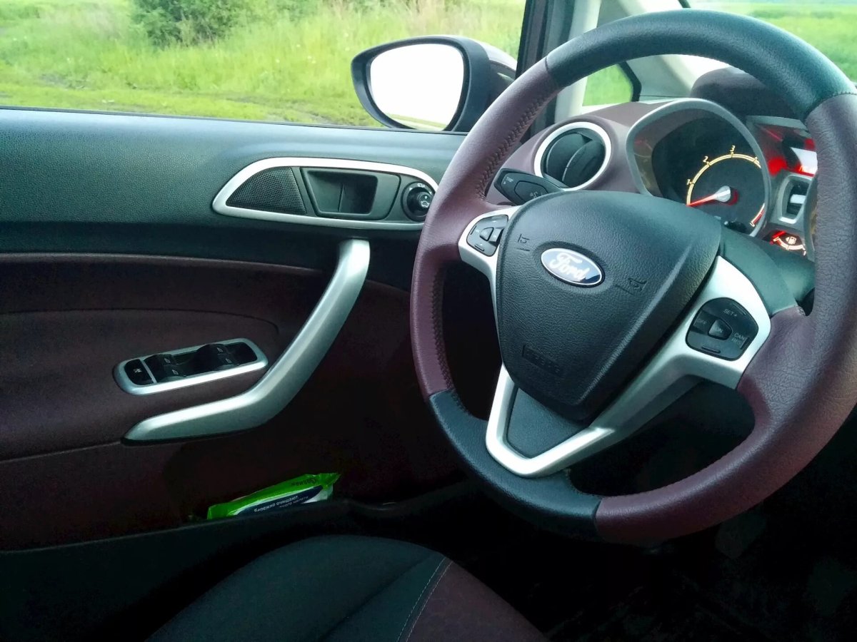 Ford Fiesta 6 салон
