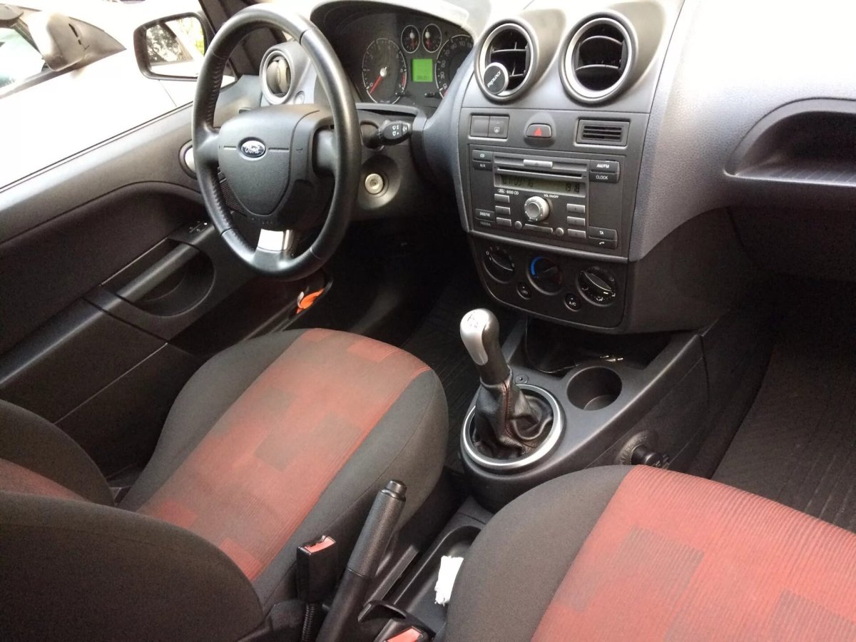 Форд Фиеста 2007 салон