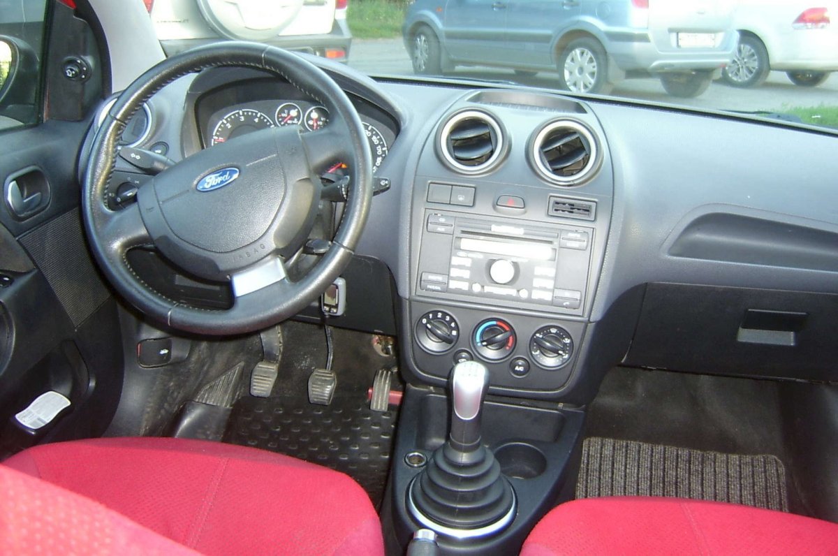 Ford Fiesta 2007 салон