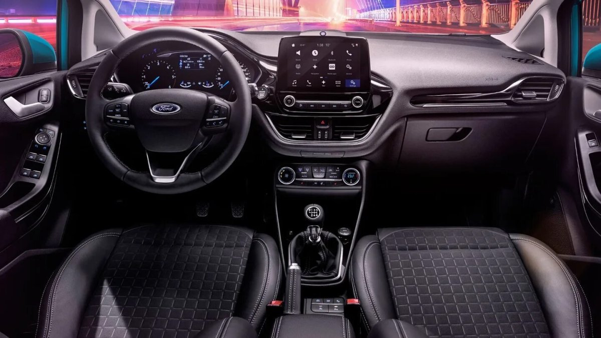 Ford Fiesta 2017 салон